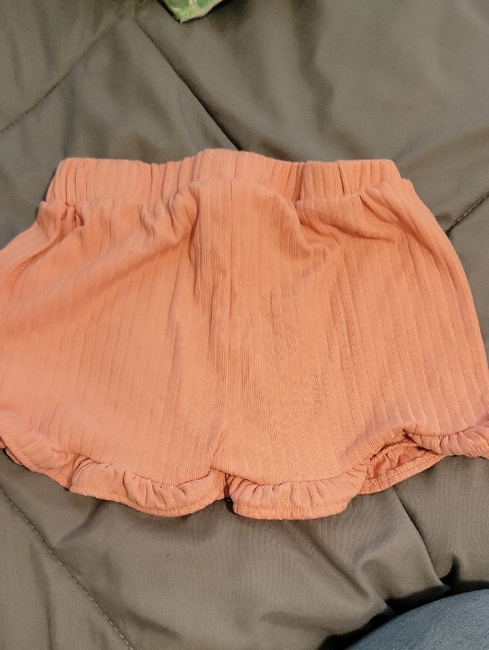 High-Waist Peach Ribbed Ruffle Shorts - Picture 2 of 3